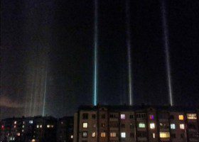 俄罗斯完美极光,居民以为外星人降临